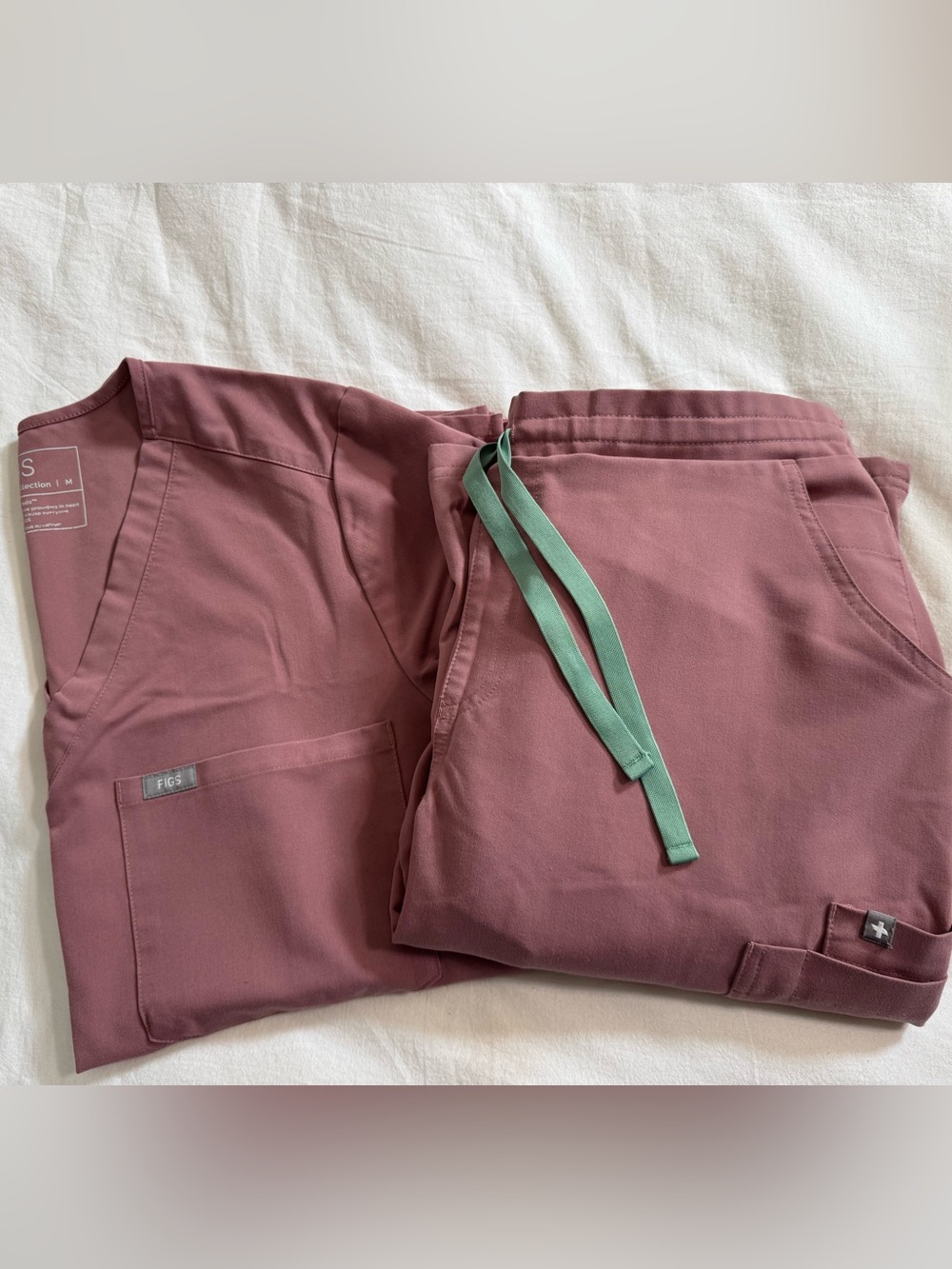Women’s FIGS Mauve Scrub Set